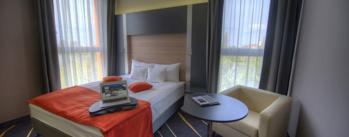 Lakeside_Hotel